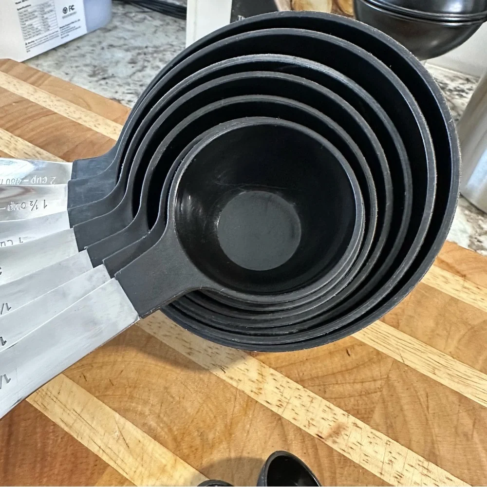| 15 piece modern black & silver measuring cups & spoon set |